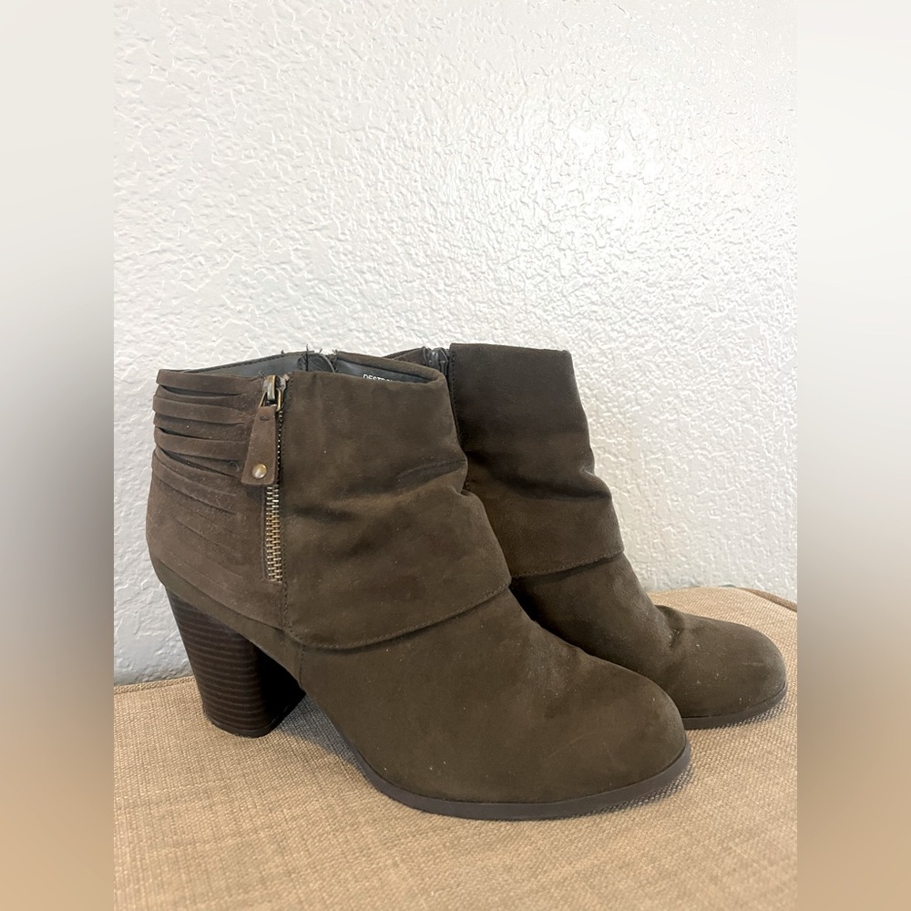 Steve Madden Olive Green ankle boot